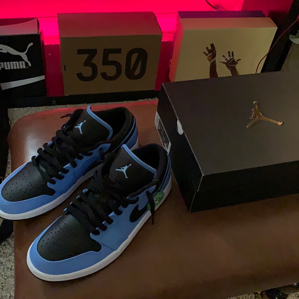 Jordan 1 low university blue black